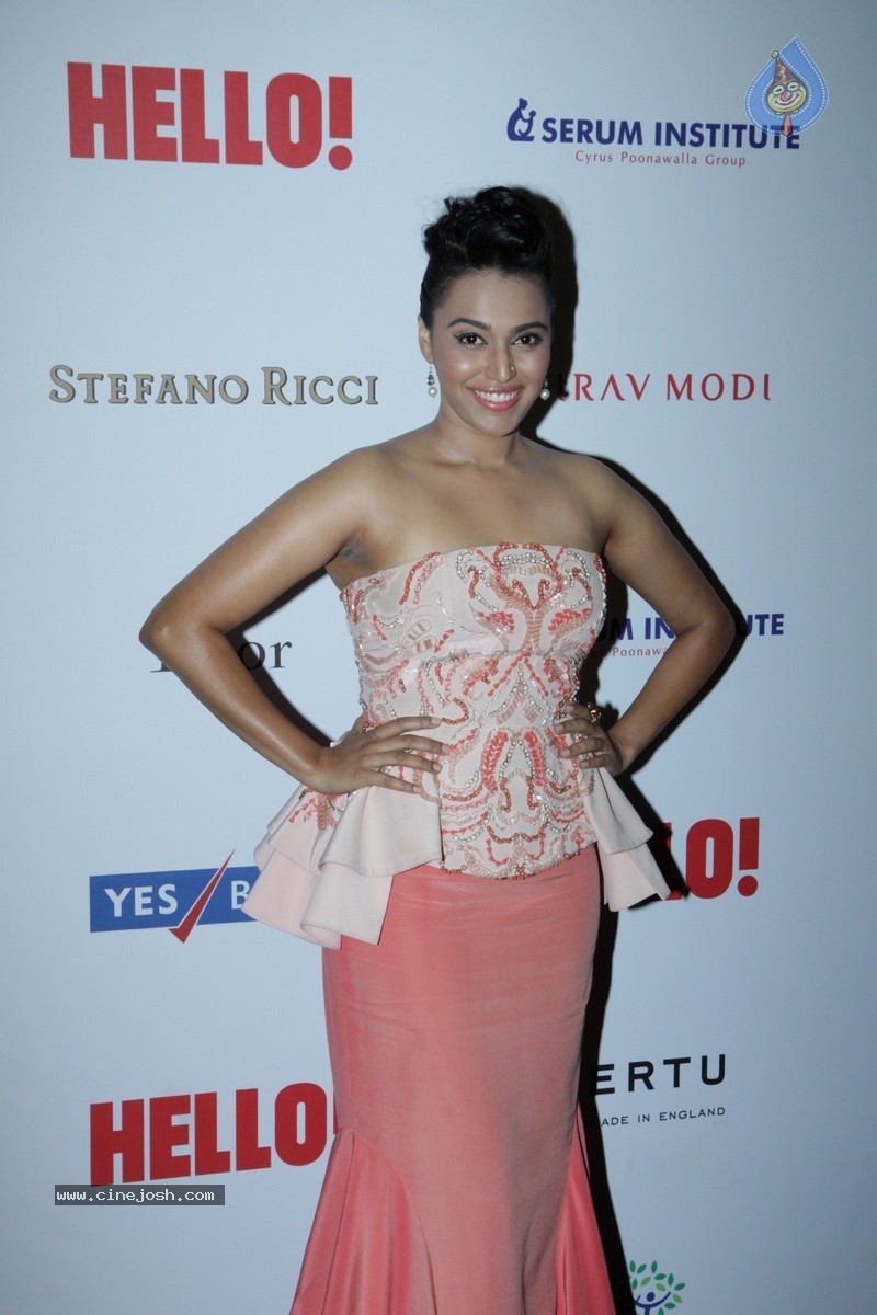 Bolly Celebs at Hello! Hall of Fame Awards - 78 / 152 photos