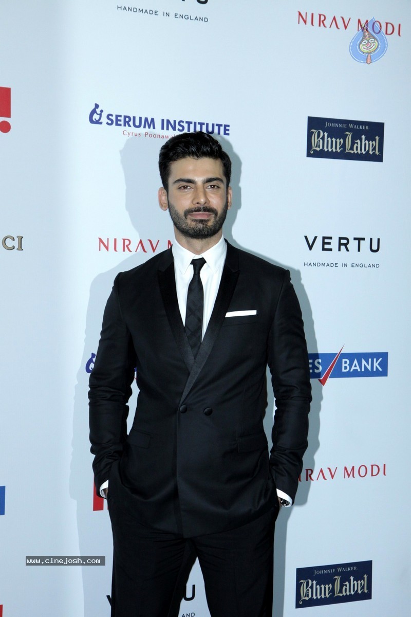 Bolly Celebs at Hello! Hall of Fame Awards - 81 / 152 photos