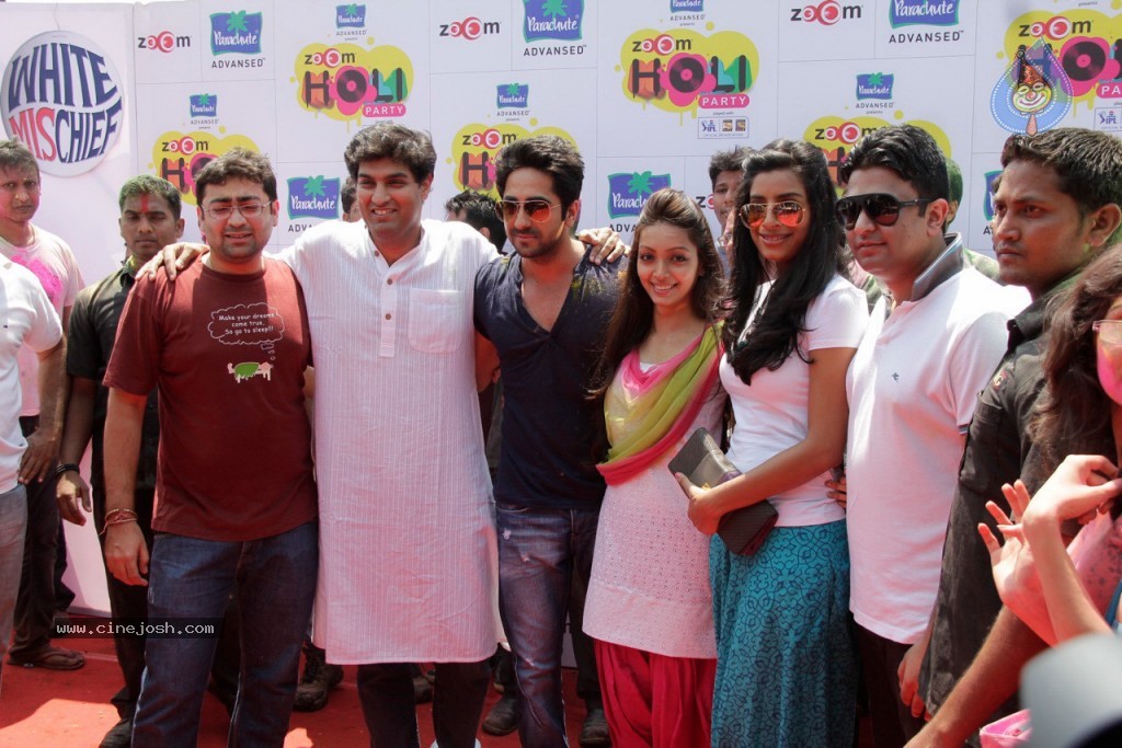 Bolly Celebs at Holi Celebrations - 38 / 103 photos