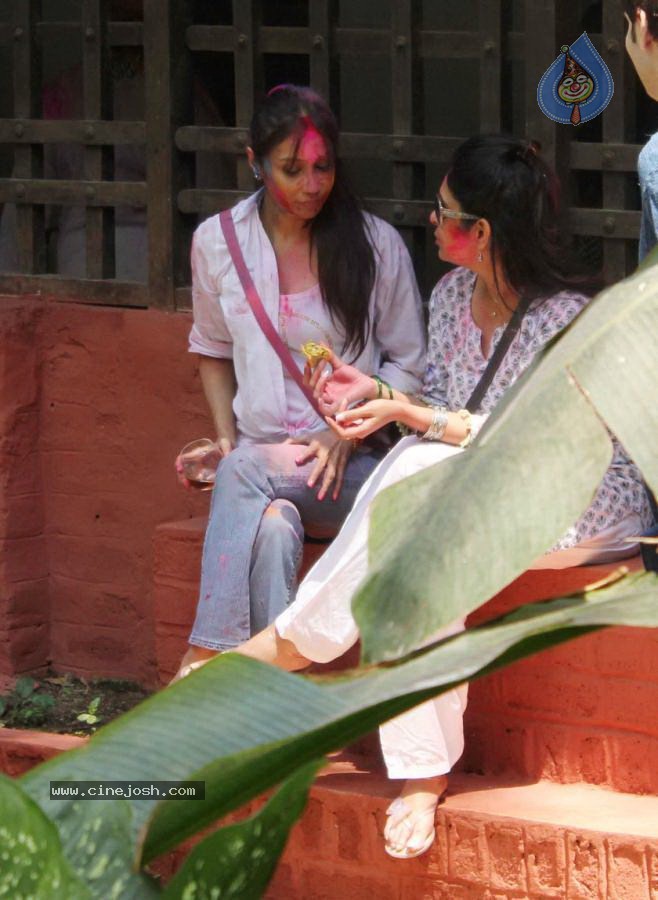 Bolly Celebs at Holi Celebrations - 39 / 103 photos