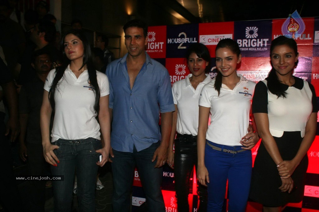Bolly Celebs at Housefull 2 Special Show - 30 / 57 photos