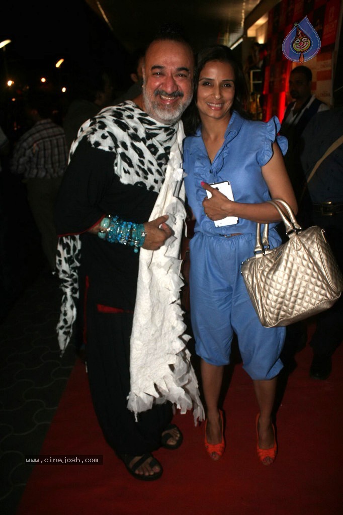 Bolly Celebs at Housefull 2 Special Show - 34 / 57 photos
