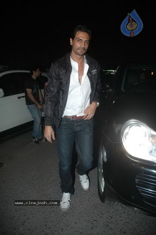 Bolly Celebs at Hrithik Bday Bash - 51 / 89 photos