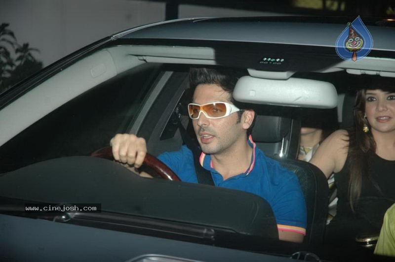 Bolly Celebs at Hrithik Bday Bash - 57 / 89 photos