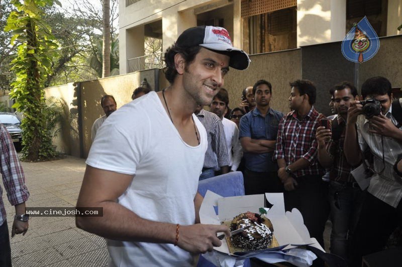 Bolly Celebs at Hrithik Bday Bash - 88 / 89 photos