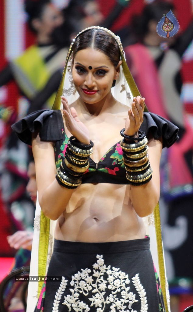 Bolly Celebs at IIFA Awards 2011 Events - 35 / 42 photos