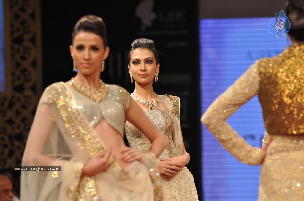 Bolly Celebs at IIJW 2012 Day 1 - 33 / 143 photos