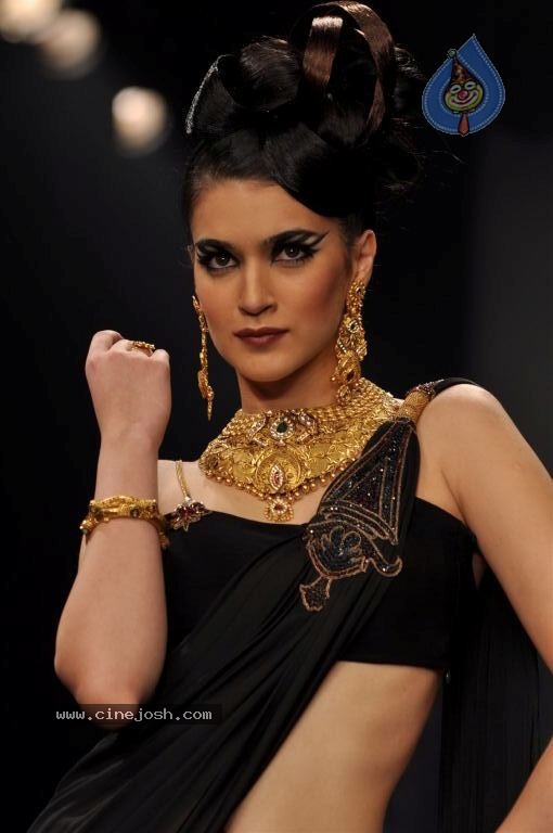 Bolly Celebs at IIJW 2012 Day 1 - 65 / 143 photos