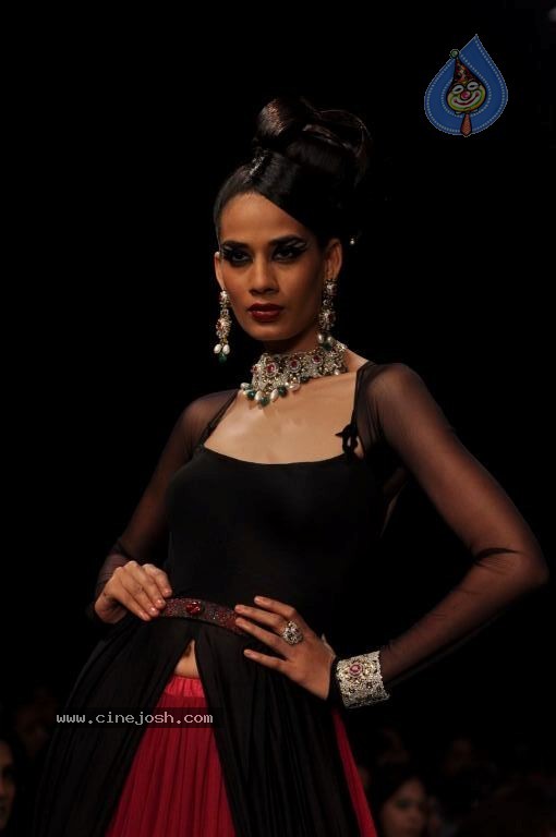 Bolly Celebs at IIJW 2012 Day 1 - 78 / 143 photos