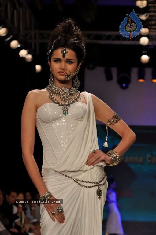 Bolly Celebs at IIJW 2012 Day 1 - 83 / 143 photos