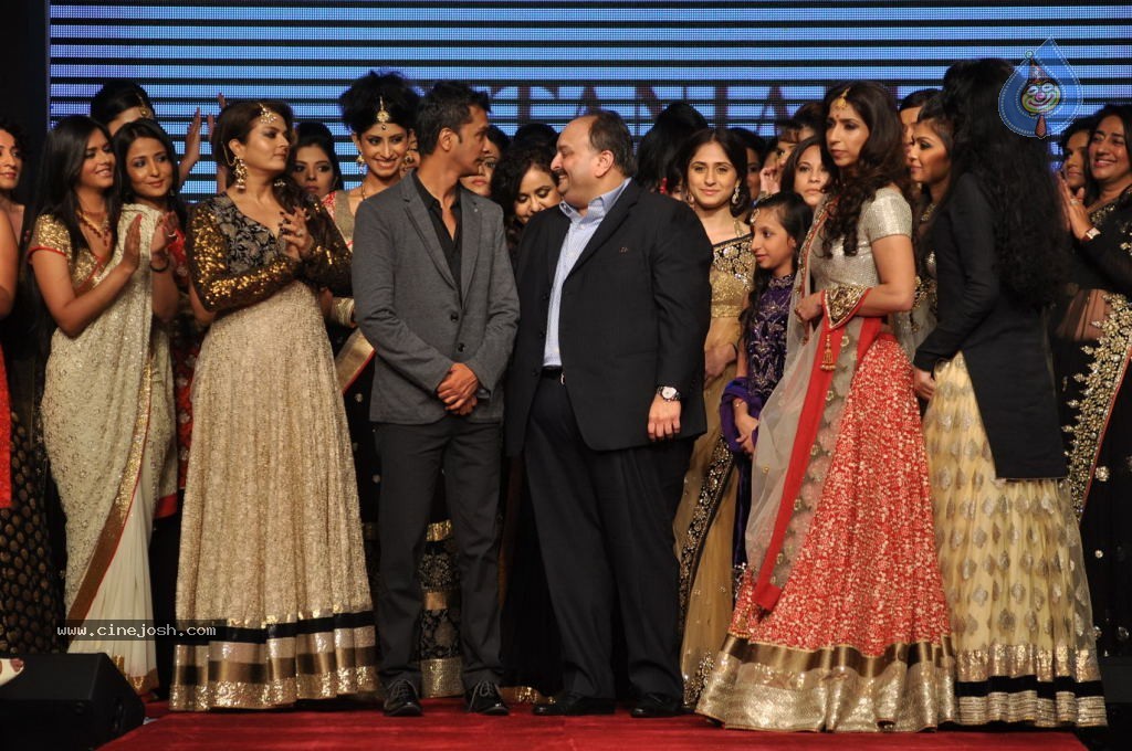 Bolly Celebs at IIJW 2012 Day 1 - 89 / 143 photos