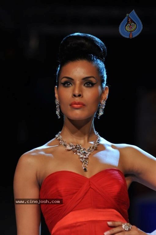 Bolly Celebs at IIJW 2012 Day 1 - 96 / 143 photos