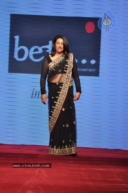 Bolly Celebs at IIJW 2012 Day 1 - 124 / 143 photos