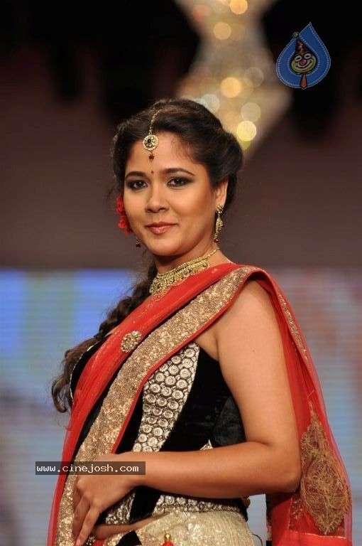 Bolly Celebs at IIJW 2012 Day 1 - 127 / 143 photos