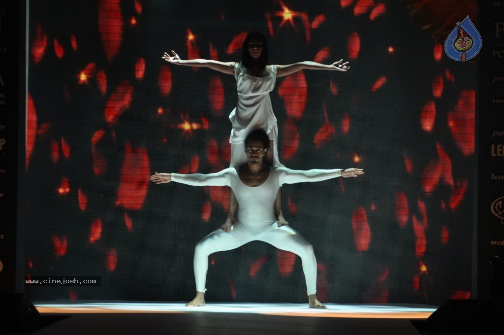 Bolly Celebs at IIJW 2012 Day 1 - 134 / 143 photos