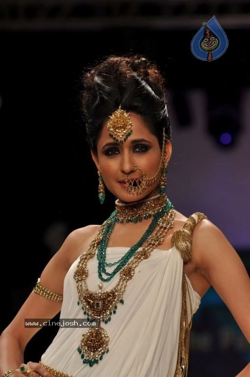 Bolly Celebs at IIJW 2012 Day 1 - 137 / 143 photos