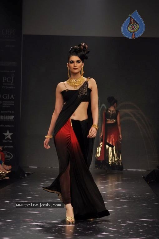 Bolly Celebs at IIJW 2012 Day 1 - 141 / 143 photos