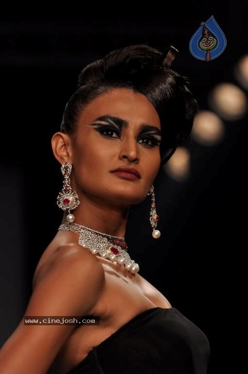 Bolly Celebs at IIJW 2012 Day 1 - 142 / 143 photos