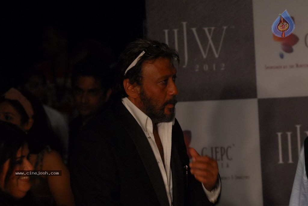 Bolly Celebs at IIJW 2012 Show - 37 / 247 photos