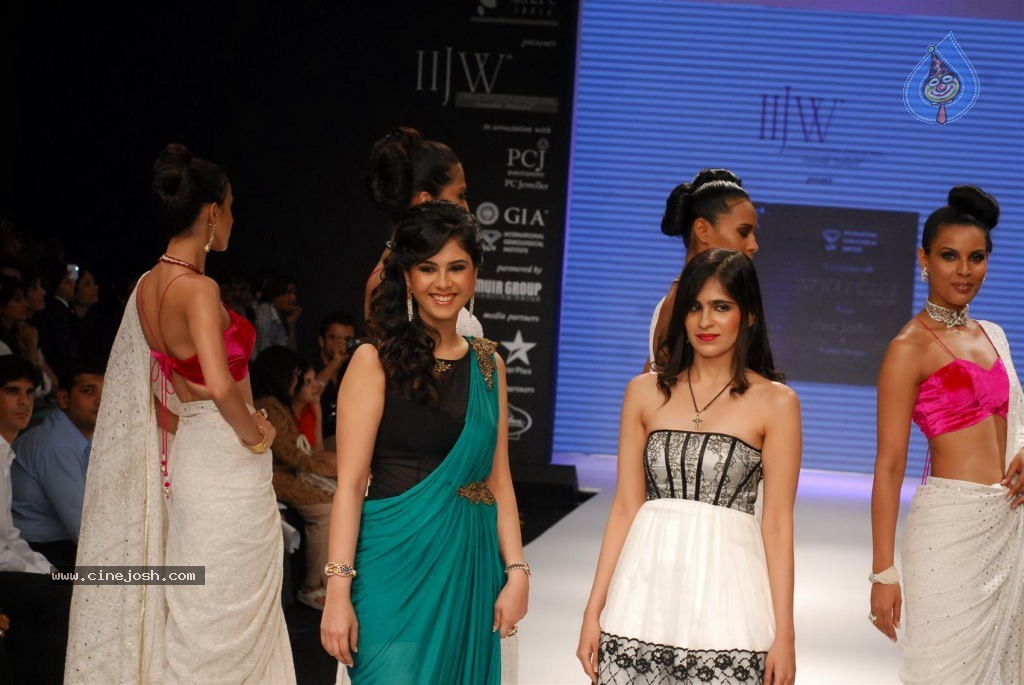 Bolly Celebs at IIJW 2012 Show - 63 / 247 photos