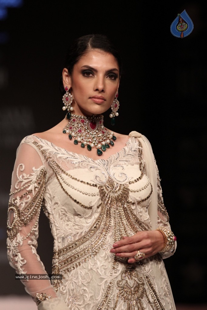 Bolly Celebs at IIJW Delhi 2013 Event - 12 / 54 photos