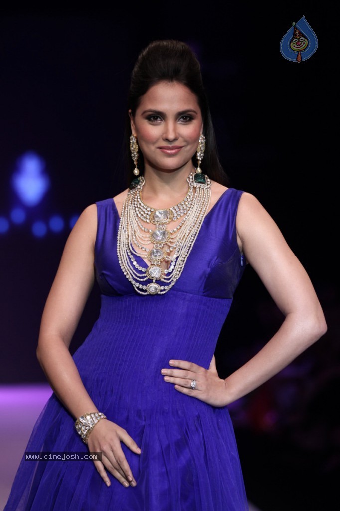 Bolly Celebs at IIJW Delhi 2013 Event - 29 / 54 photos