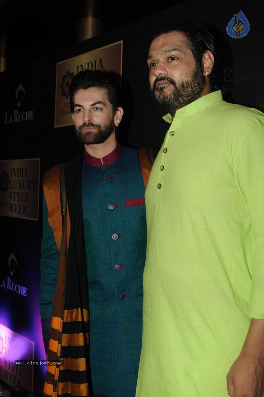 Bolly Celebs at India Luxury Style Week 2015 Event - 112 / 116 photos