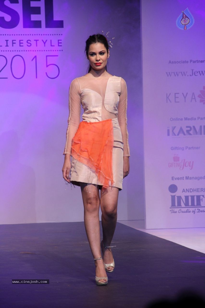 Bolly Celebs at INIFD Fashion Show - 21 / 96 photos