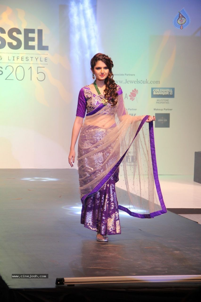 Bolly Celebs at INIFD Fashion Show - 31 / 96 photos