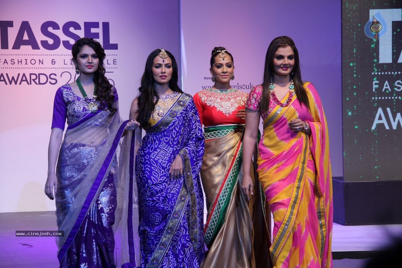 Bolly Celebs at INIFD Fashion Show - 34 / 96 photos