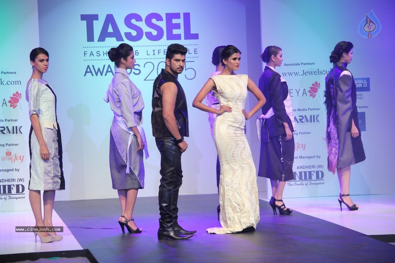 Bolly Celebs at INIFD Fashion Show - 54 / 96 photos