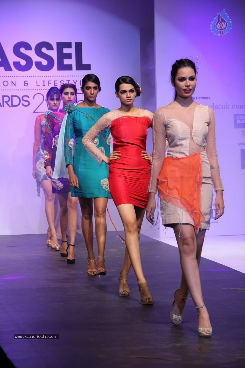 Bolly Celebs at INIFD Fashion Show - 71 / 96 photos