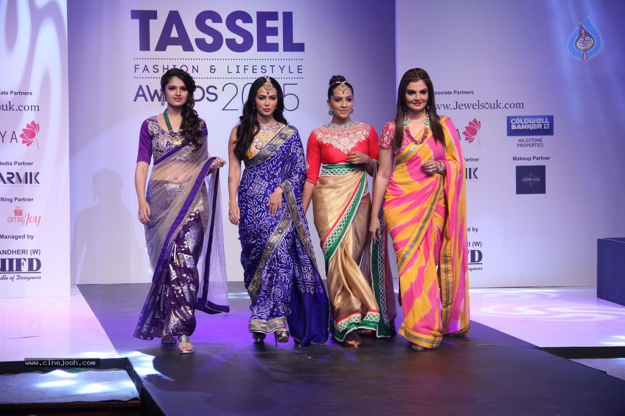 Bolly Celebs at INIFD Fashion Show - 74 / 96 photos