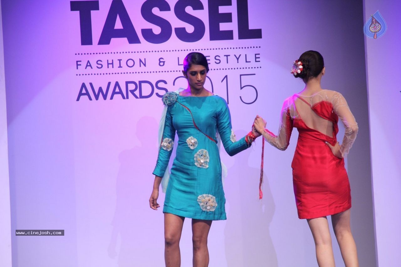 Bolly Celebs at INIFD Fashion Show - 75 / 96 photos