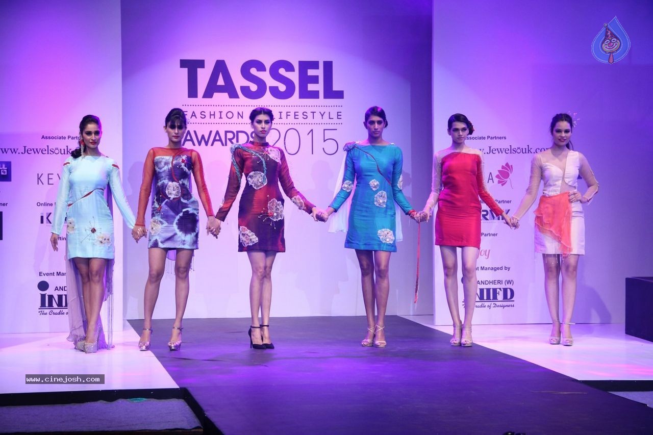 Bolly Celebs at INIFD Fashion Show - 79 / 96 photos