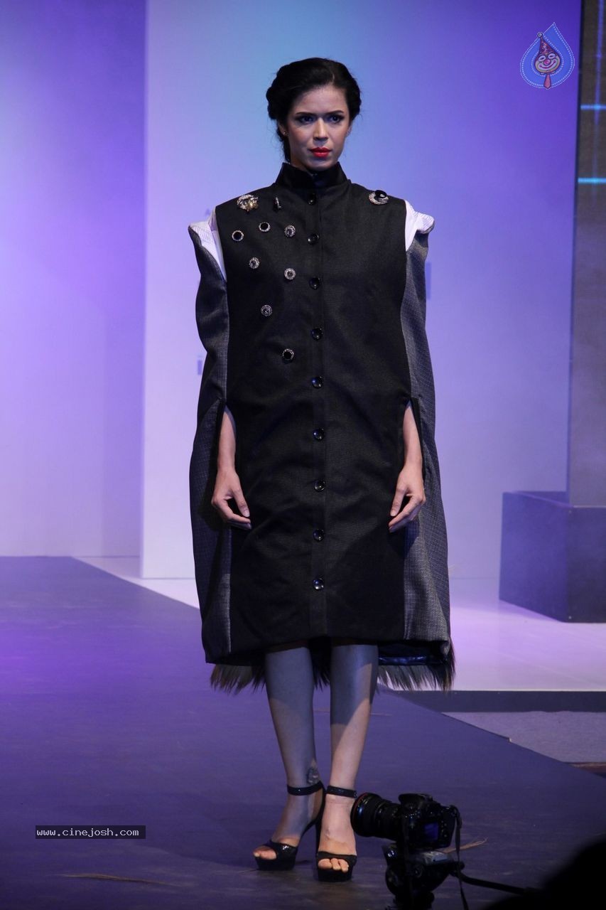 Bolly Celebs at INIFD Fashion Show - 90 / 96 photos