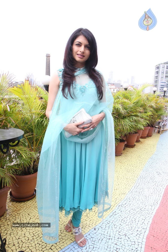 Bolly Celebrities at International Diamond Day Celebrations - 17 / 55 photos