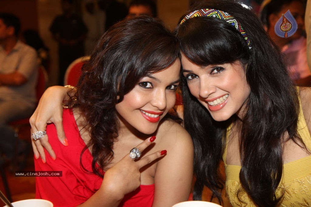 Bolly Celebrities at International Diamond Day Celebrations - 20 / 55 photos