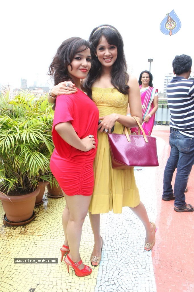 Bolly Celebrities at International Diamond Day Celebrations - 26 / 55 photos