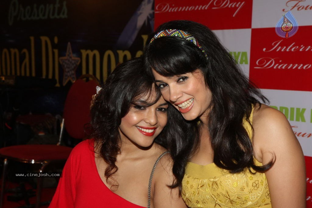 Bolly Celebrities at International Diamond Day Celebrations - 32 / 55 photos