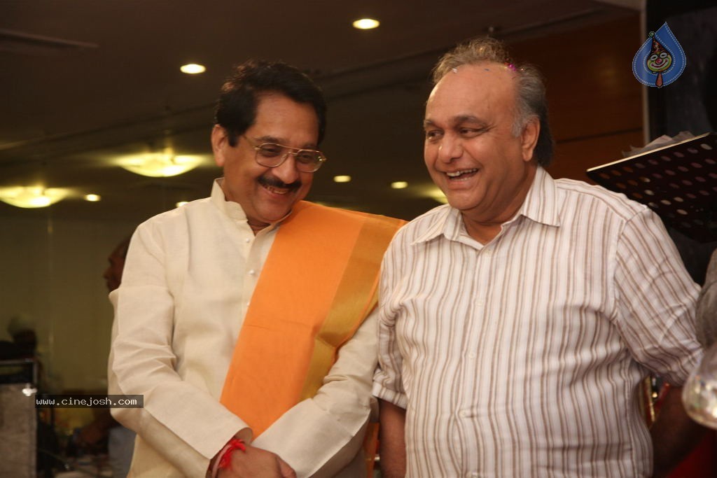 Bolly Celebrities at International Diamond Day Celebrations - 34 / 55 photos