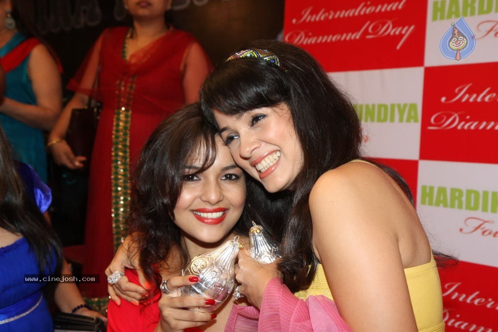 Bolly Celebrities at International Diamond Day Celebrations - 42 / 55 photos