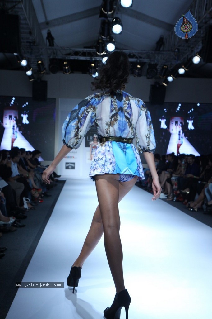 Bolly Celebs at IRFW 2013 Day 3 - 11 / 41 photos