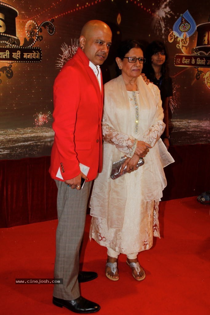 Bolly Celebs at ITA Awards - 47 / 99 photos