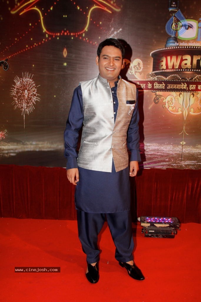 Bolly Celebs at ITA Awards - 65 / 99 photos