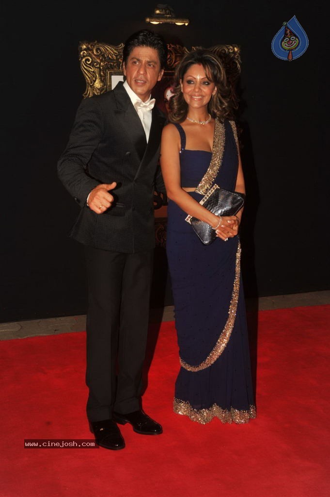 Bolly Celebs at JAB TAK HAI JAAN Premiere - 38 / 190 photos