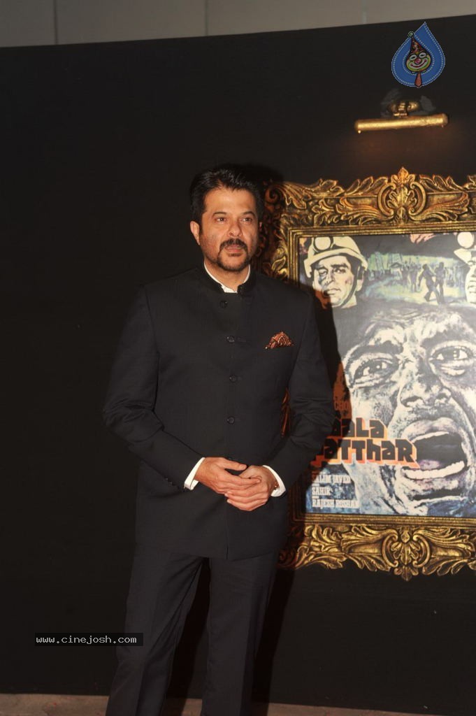 Bolly Celebs at JAB TAK HAI JAAN Premiere - 39 / 190 photos