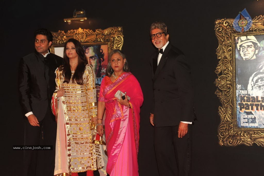 Bolly Celebs at JAB TAK HAI JAAN Premiere - 44 / 190 photos