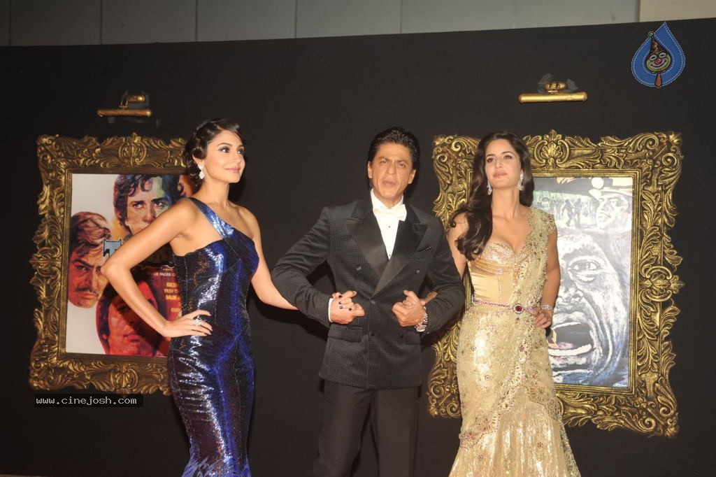 Bolly Celebs at JAB TAK HAI JAAN Premiere - 46 / 190 photos