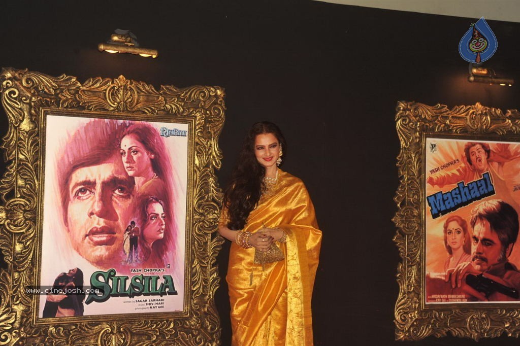 Bolly Celebs at JAB TAK HAI JAAN Premiere - 52 / 190 photos